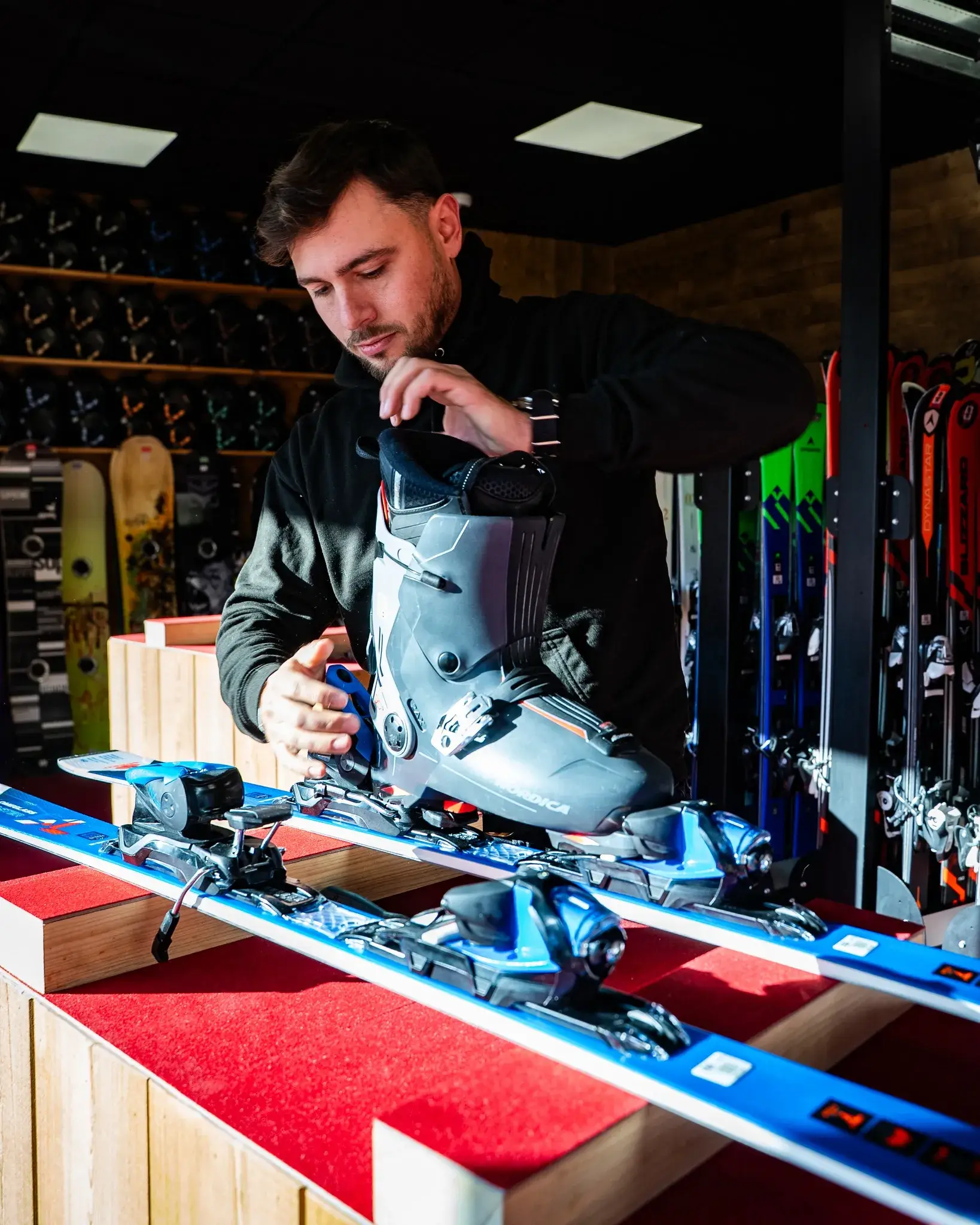 Réglage d’une chaussure de ski sur sa fixation au magasin Papy Ski