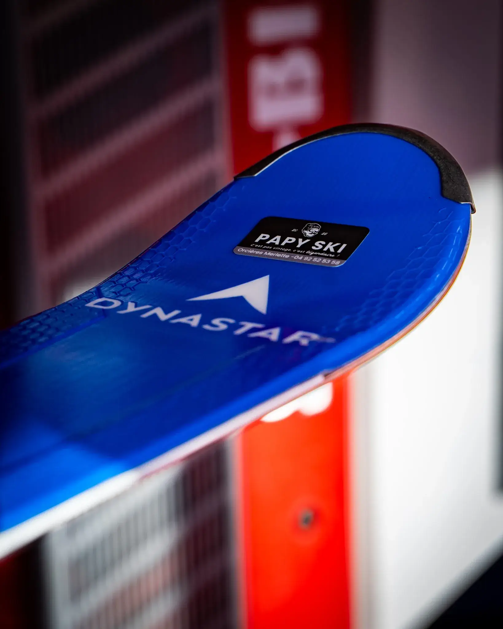 Ski Dynastar avec autocollant Papy Ski